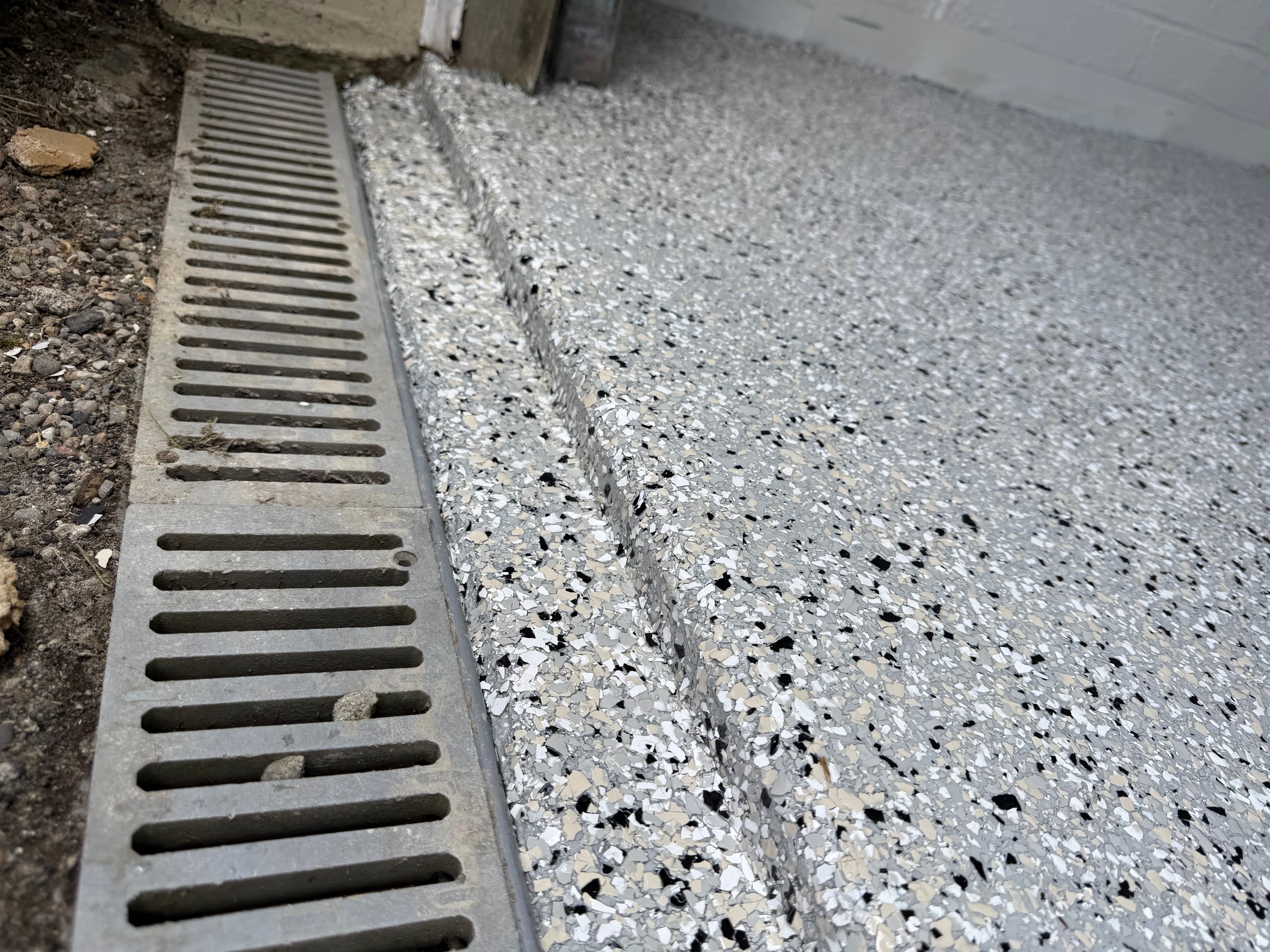 Flake epoxy coating detail at drainage edge